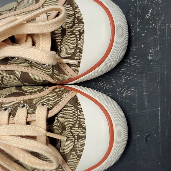 Coach shoes very good condition - Picture 2 of 8